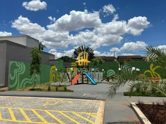Imagem A casa possui 

3 quartos,
1 suíte,
2 quartos
Sala de estar, 
Sala de jantar, 
Banheiro, 
Cozinha
Q...