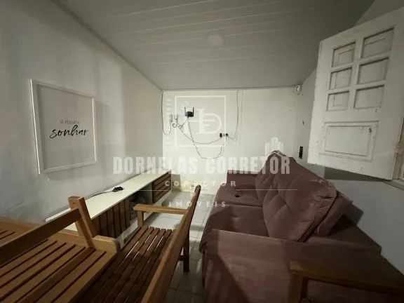 Imagem CASA A KM DO MAR COM ÁREA GOURMET E PISCINA, 3 QUARTOS, 1ST, VÁRIAS VAGAS DE GARAGEM, EM FRENTE A AVENIDA, TERRENO 30X30