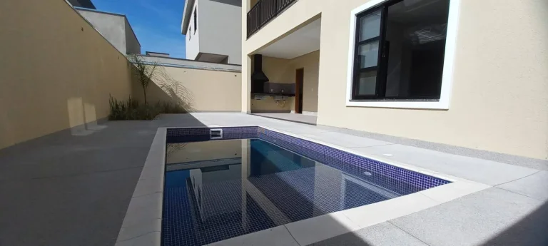 Imagem Casa 04 suítes sendo uma master com closet, churrasqueira e piscina