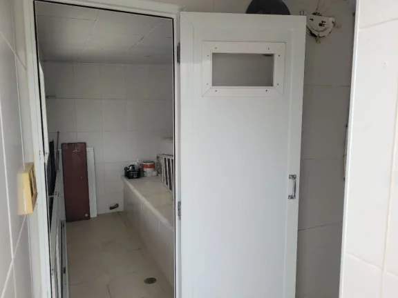 Imagem PITANGUEIRAS - COBERTURA PENTHOUSE COM 400 M², EXCELENTE COBERTURA REFORMADA, 01 VAGA DE GARAGEM, AMPLO E ESPAÇOSO.
