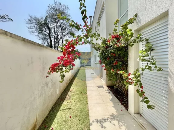 Imagem Casa em Condomínio a Venda no bairro Granja Viana - Cotia, SP