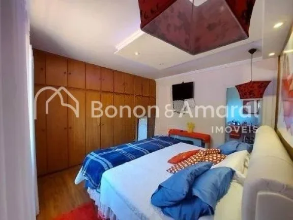 Imagem Casa ampla, arejada com bom acabamento. A residência de 5 andares possui 3 suítes sendo 1 suíte m...