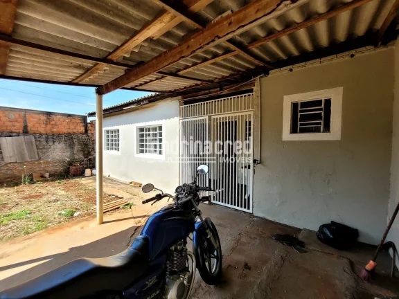 Imagem Casa à Venda no Dom Pedro II – Terreno Amplo de 250m², Ótima Localização e Possibilidade de Entrega Reformada em Londrina/PR!