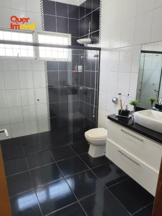 Imagem Imperdível oportunidade: Casa à venda em Ribeirão Preto-SP, Parque Residencial Cidade Universitária, 3 quartos, 2 suítes, 3 salas, 318 m². Quer Imóvel Negócios Imobiliários!