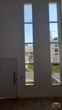 Imagem Casa a venda com 2 quartos (1 suíte) no condomínio Villa Verde em Jundiaí