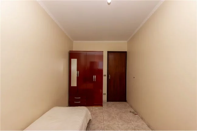 Imagem Encantadora Casa de 175m² com 4 Dormitórios e 2 Vagas na Garagem em Taipas, São Paulo
