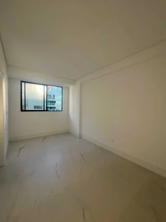 Imagem Apartamento alto padrão com 3 suítes e 3 vagas de garagem - Meia Praia | Itapema/SC