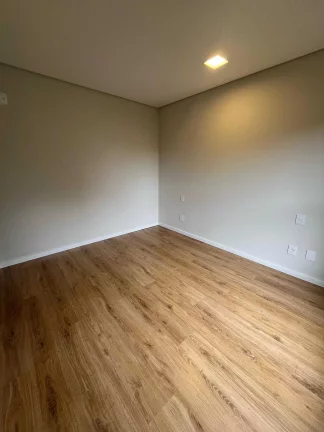 Imagem Casa triplex com 3 suítes sendo 1 suíte master - América | Joinville/SC