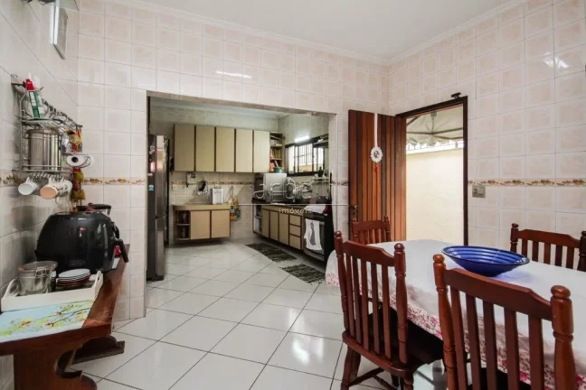 Imagem Casa com 270M², salas de estar, jantar e TV, cozinha, 3 dormitórios suítes, lavabo, área de serv...