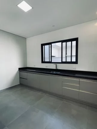 Imagem Casa com 3 quartos, sendo 01 suíte, 154 m², à venda por R$ 700.000
