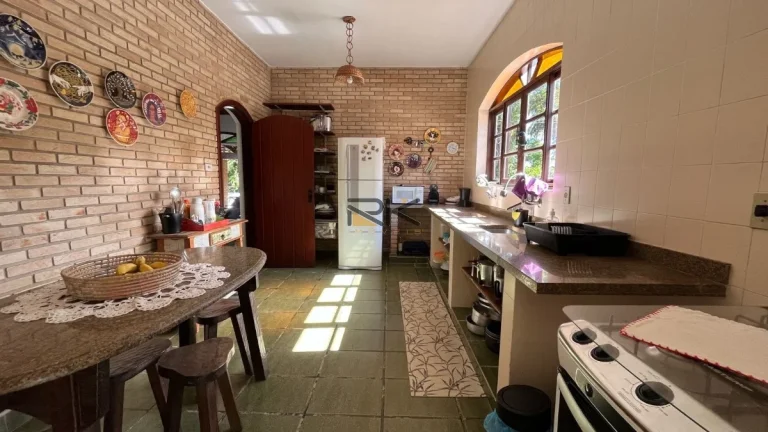 Imagem CASA EM CONDOMINIO FECHADO COM 3 DORMITÓRIOS,2 VAGAS DE GARAGEM,SALA 2 AMBIENTES