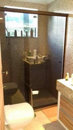 Imagem CASA COM 5 QUARTOS, MUITO PROXIMO AO CENTRO DE NOVA FRIBURGO