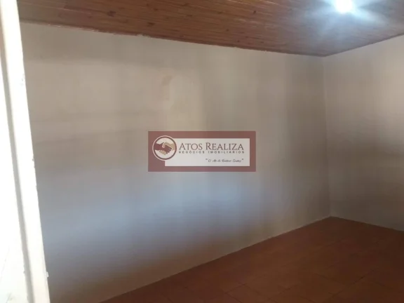 Imagem Vendo Oportunidade no Jardim Fraternidade. Casa Terreno, com 200m2 de área Total, o imóvel conta com, 3 dormitórios, sendo 1 Suíte, 2 vagas de Garagem, Edícula de 3 cômodos, Lavanderia, Aceita Financiamento, aceita Permuta. Valor de Oportunidade R$ 530K, 