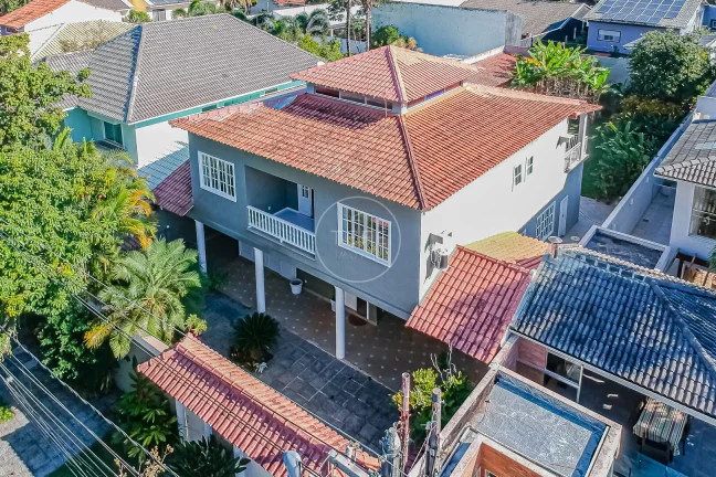 CASA com 5 DORMITÓRIOS à VENDA - 600m² de terreno - Condomínio MARAMAR