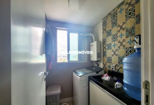 Imagem Apartamento à Venda com 03 Dormitórios sendo 01 Suíte com closet, sacada com churrasqueira a carvão Localizado no Centro de Balneário Camboriú - SC