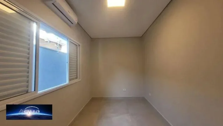 Imagem Casa para Venda em Praia Grande, Solemar, 4 dormitórios, 1 suíte, 2 banheiros, 3 vagas