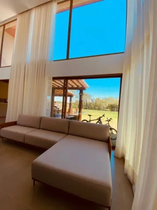 Imagem Luxuosa casa em condomínio à venda em Praia do Forte - Mata de São João-BA: 5 quartos, 5 suítes, 3 salas, 3 banheiros, 3 vagas, 400m².