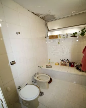 Imagem Apartamento amplo, bem distribuido, com living para dois ambientes, lavabo, 3 dormitórios sendo 1 s...
