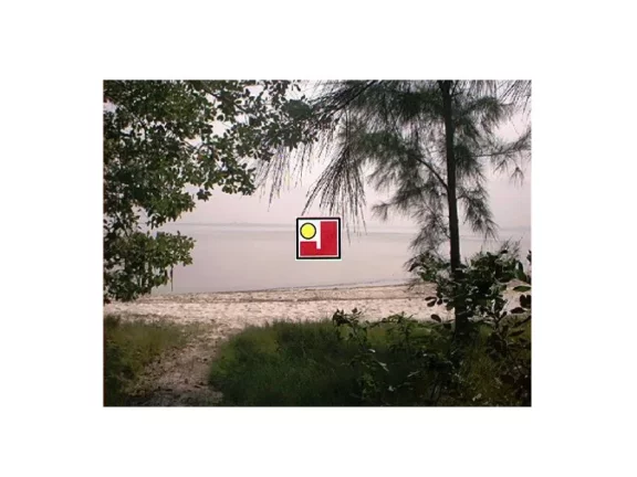 Imagem Vendo espetacular área, no mar, Praia Seca - Praia Massambaba, com 455.772m², 350m frontais mar e Lagoa de Araruama, 1300m profundidade, c/ água ... luz
