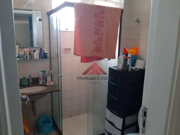 Imagem Apartamento no Fonseca na João Brasil,próximo a Alameda São Boa Ventura,com varanda,sala ,dois quartos,dependencia foi revertida para escritório