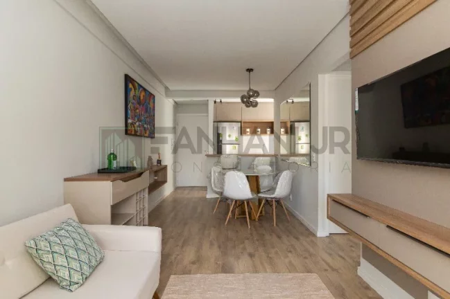 Imagem O Residencial Means do Campo oferece apartamentos de 58m² com 2 dormitórios, sendo 1 suíte, sala para 2 ambientes com varanda, cozinha ampla, 2 wc, ár