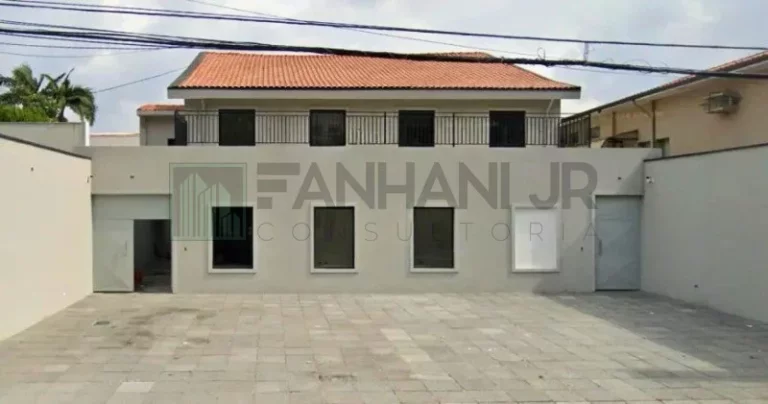 Imagem Casa Comercial para Locação em São Paulo-SP, Bairro Jardim América: 8 Salas, 8 Banheiros, 700m² de Área