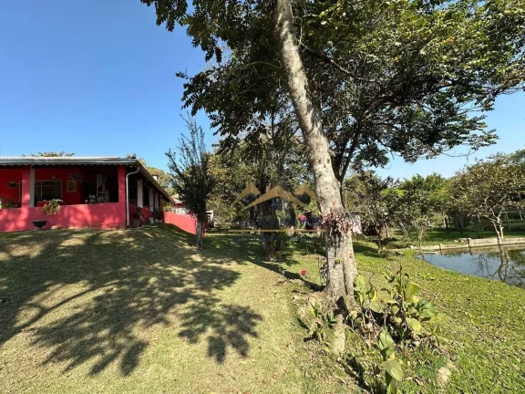 Imagem Chácara com 3 dormitórios à venda, 4000 m² por R$ 750.000,00 - Bairro Congonhal - Tatuí/SP