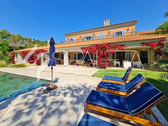 Lindíssima residência com estilo toscano na Fazenda da Grama