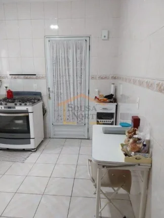 Imagem Casa em Condomínio fechado, 93m², 2 dormitórios, sala para 2 ambientes, 2 banheiros, sendo 1 lava...