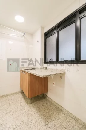 Imagem Apartamento de luxo para locação no Itaim Bibi, São Paulo-SP: 3 quartos, 3 suítes, 3 salas, 4 banheiros, 3 vagas e 172m².