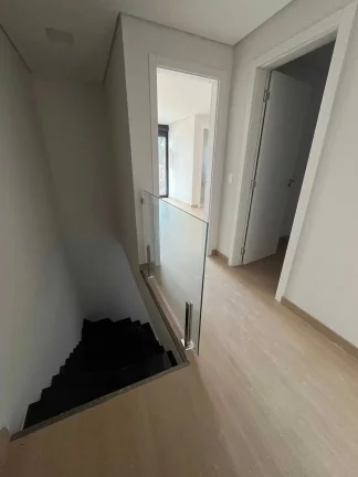 Imagem Geminado alto padrão com 3 suítes sendo 1 master e 2 vagas de garagem - Saguaçu | Joinville/SC