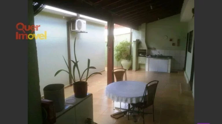 Imagem Imperdível oportunidade de compra: Casa à venda em Ribeirão Preto-SP, Jardim Irajá! 3 quartos, 1 suíte, 2 salas, 5 banheiros, 4 vagas de garagem, 151,59 m². Comercial ou residencial. Quer Imóvel Negócios Imobiliários.
