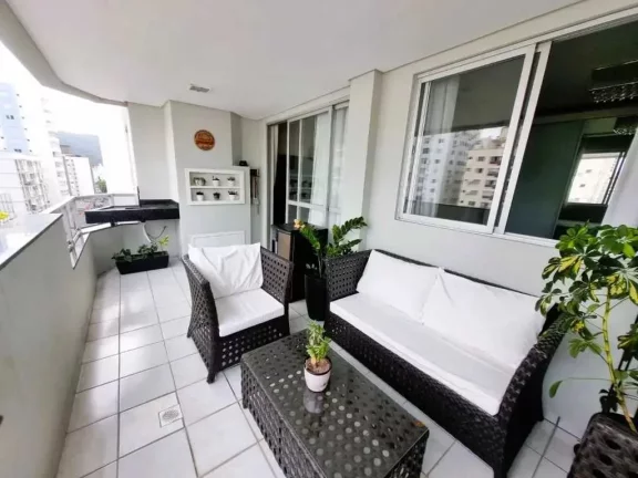 Imagem Apartamento mobiliado com 4 dormitórios sendo 1 suíte e 2 vagas de garagem em Balneário Camboriú