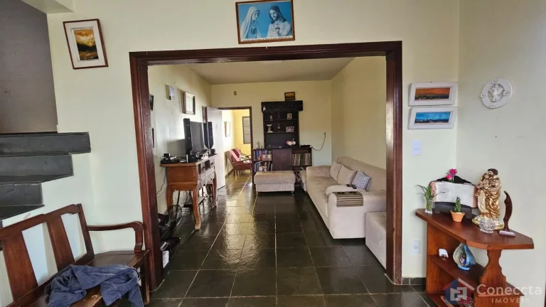 Imagem Casa à venda no bairro São Francisco em Patos de Minas – 4 quartos, suíte, 255m² de área construída