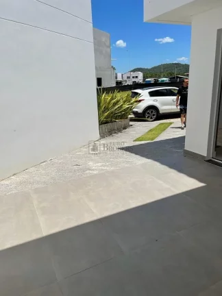 Imagem Casa com 3 dormitórios à venda em condomínio fechado em Balneário Camboriú/SC