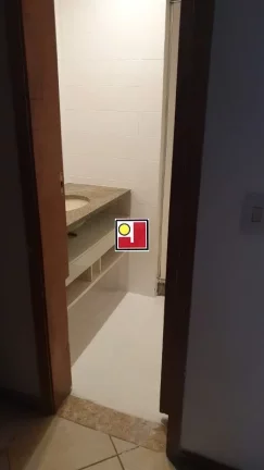 Imagem Vendo 1 suíte+depd, frontal mar, alto, vista maravilhosa, porteiro 24h, 2 vagas, ônibus, clube, piscina, sauna, churrasqueira, futebol, ginasio esport