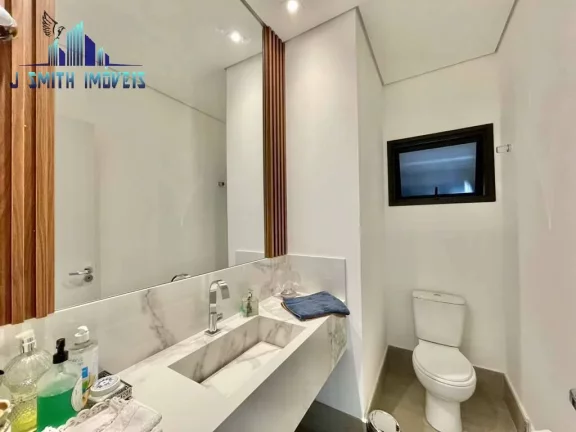 Imagem CASA À VENDA DE PORTEIRA FECHADA! Impecável, 4 suítes, elevador, piscina