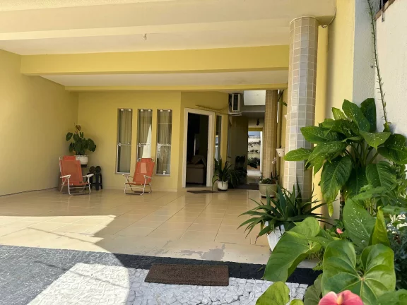Imagem Casa mobiliada com 3 dormitórios sendo 1 suíte e 2 vagas de garagem no Dom Bosco em Itajaí