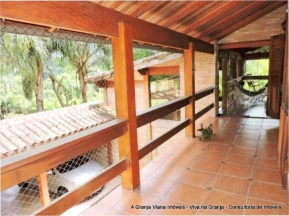 Imagem Muita privacidade com paisagismo tropical, piscina, 5 dormitórios e área gourmet completa.