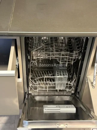 Imagem More em um apartamento de alto padrão em um dos endereços mais desejados de Campinas. Localizado e...