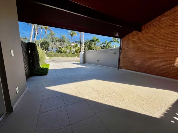 Imagem Casa de Luxo na Riviera de São Lourenço Módulo 26: 3 Quartos, 1 Suíte, Varanda Gourmet, Piscina e Muito Mais!