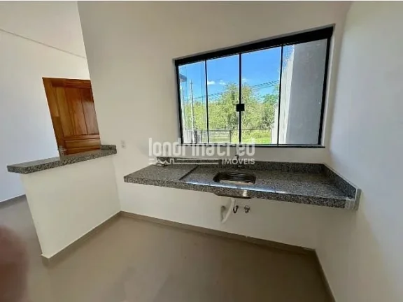 Imagem Casa geminada na zona norte de Londrina com 2 dormitórios, sala, cozinha, banheiro, garagem e 100m² de terreno. Oportunidade imperdível!