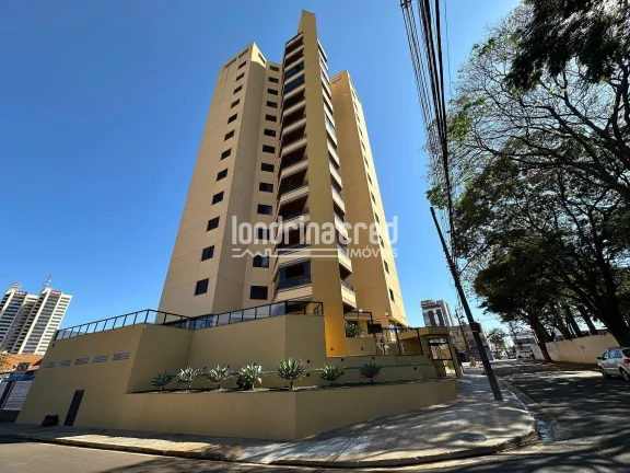 Amplo apartamento no Edifício Marques de Caravelas com 3 quartos, 2 sacadas, suíte e excelente localização por valor de oportunidade