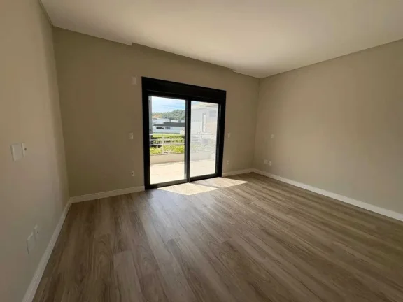 Imagem Casa de alto padrão com 4 dormitórios sendo 3 suítes e 4 vagas de garagem em Camboriú/SC