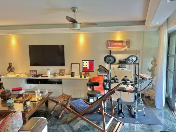 Imagem Vendo 3Q(1Ste) prédio luxuoso na Alfredo Russel, repleto armários, reformado, 2 vg, R$4.000.000, sauna, parquinho, salão festas, ginastica, cp futebol