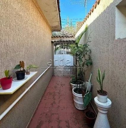 Imagem Casa com área total de 295 M² e 170M² de área construída, com 3 dormitórios sendo 1 suíte, 3 ...