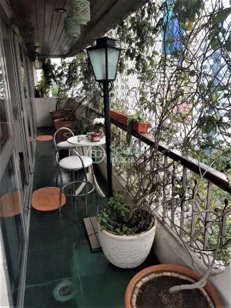Imagem Ótimo apartamento com 199m² em Moema. Andar alto, living amplo com varanda, salas de estar, home e...
