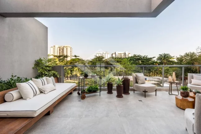 Imagem Casa Triplex de 3 Quartos para Venda na Barra da Tijuca com 338 m²