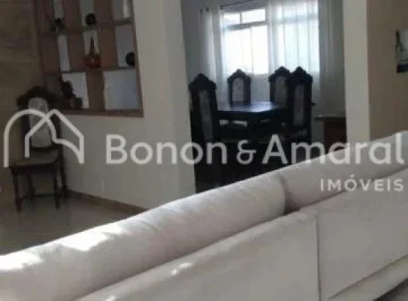Imagem Casa estilo sobrado com 3 quartos, sendo 2 suítes, 3 salas, cozinha ampla e moderna com móveis pla...