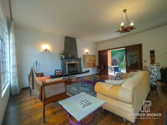 Imagem Casa com 4 dormitórios à venda, 330 m² por R$ 950.000,00 - Albuquerque - Teresópolis/RJ